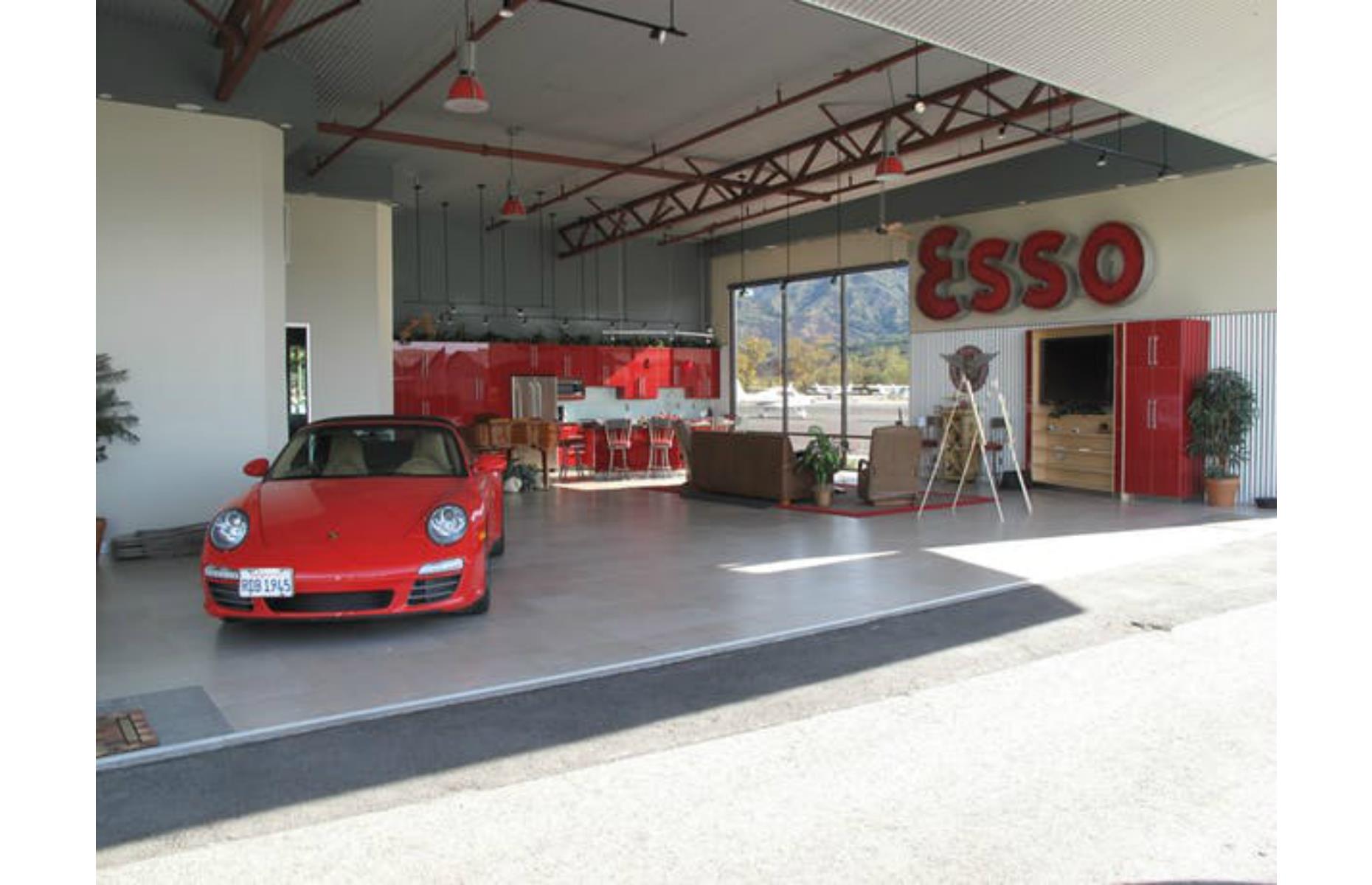 Live-work hangar, California, USA: You won't believe people live inside these hangar homes